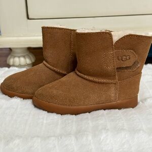 UGG Kids Boots in Chestnut Brown